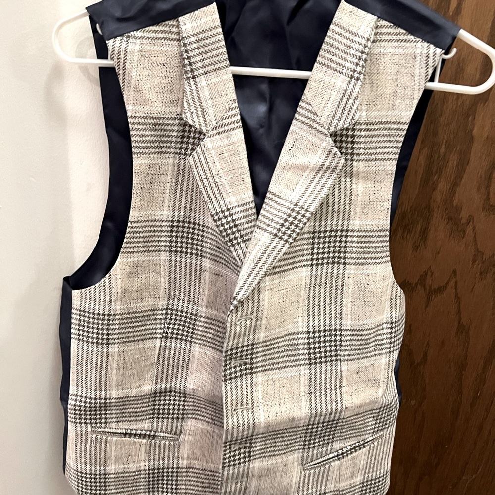 Suitsupply grey and white and blue 100% linen vest.